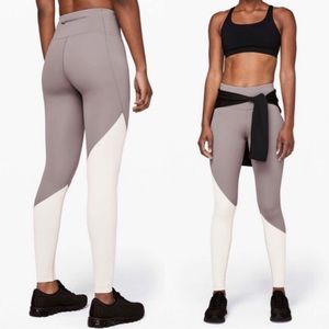 Lululemon Wunder Under grey and white leggings